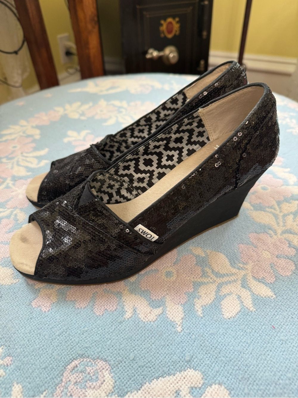 Toms Sz 9 Black Sequin Peep-Toe Wedge Shoes